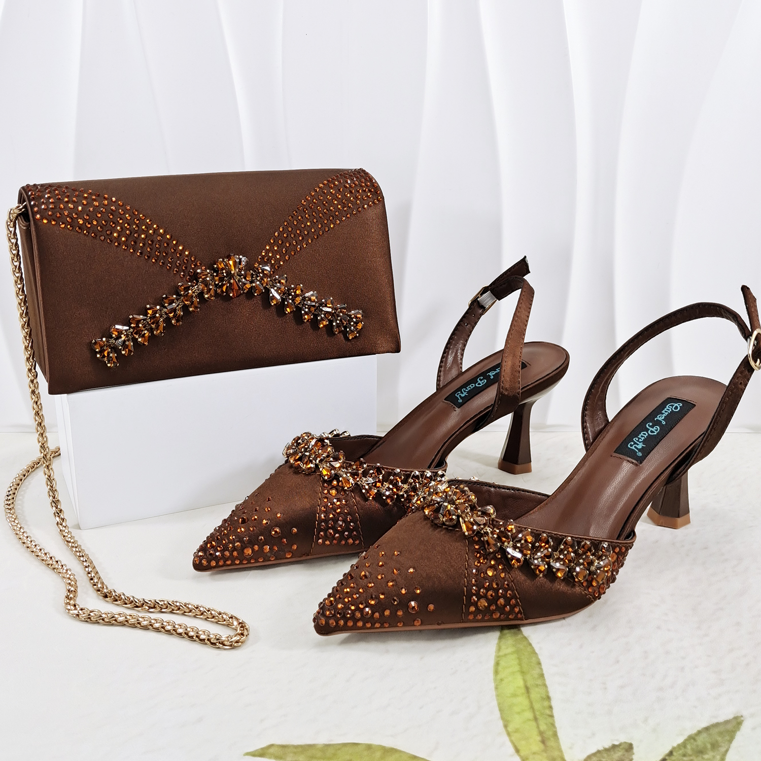 Women Bags Office - รองเท้าส้นสูงแบบสวม QueenaYan พร้อมกระเป๋าใบเล็กเข้าชุด รองเท้าทรงแหลมแฟชั่นไนจีเรียสำหรับงานปาร์ตี้ พร้อมกระเป๋าหรือรองเท้าทำงานหนึ่งคู่