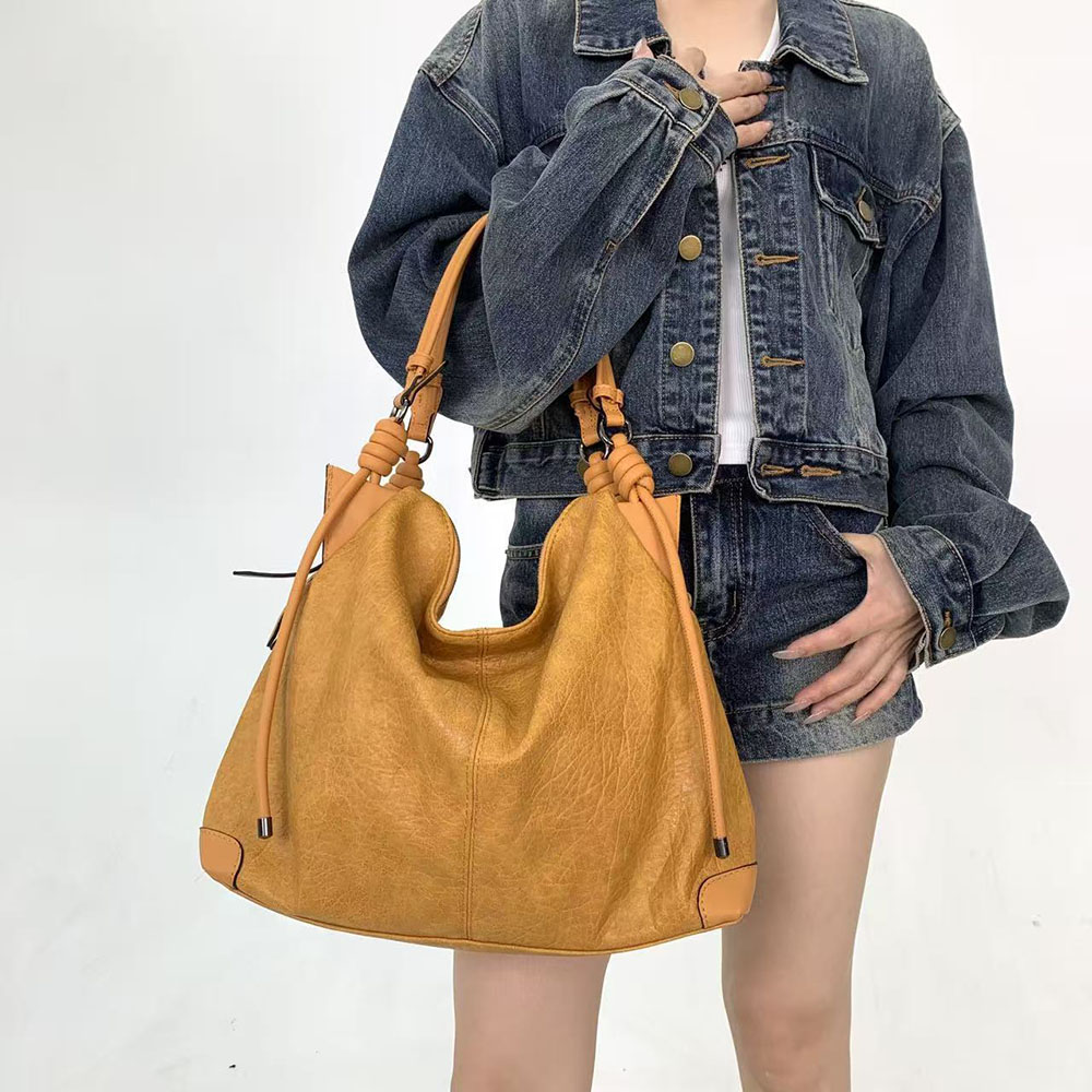 Women Bags In Sale - กระเป๋าสะพายไหล่สีพื้นสไตล์ Y2K ลดราคาสุดฮอต กระเป๋าถือวินเทจแนวสตรีท จุของได้เยอะ กระเป๋าหนังผู้หญิง