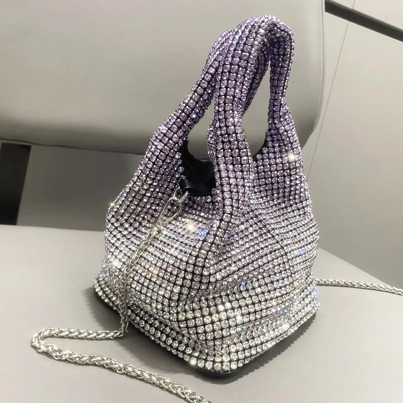 Women Bags Wholesale - แฟชั่นเพชรประดับถังน้ํารูปร่างกระเป๋าผู้หญิงใหม่ฤดูใบไม้ผลิ 2024 คอลเลกชันขายส่ง