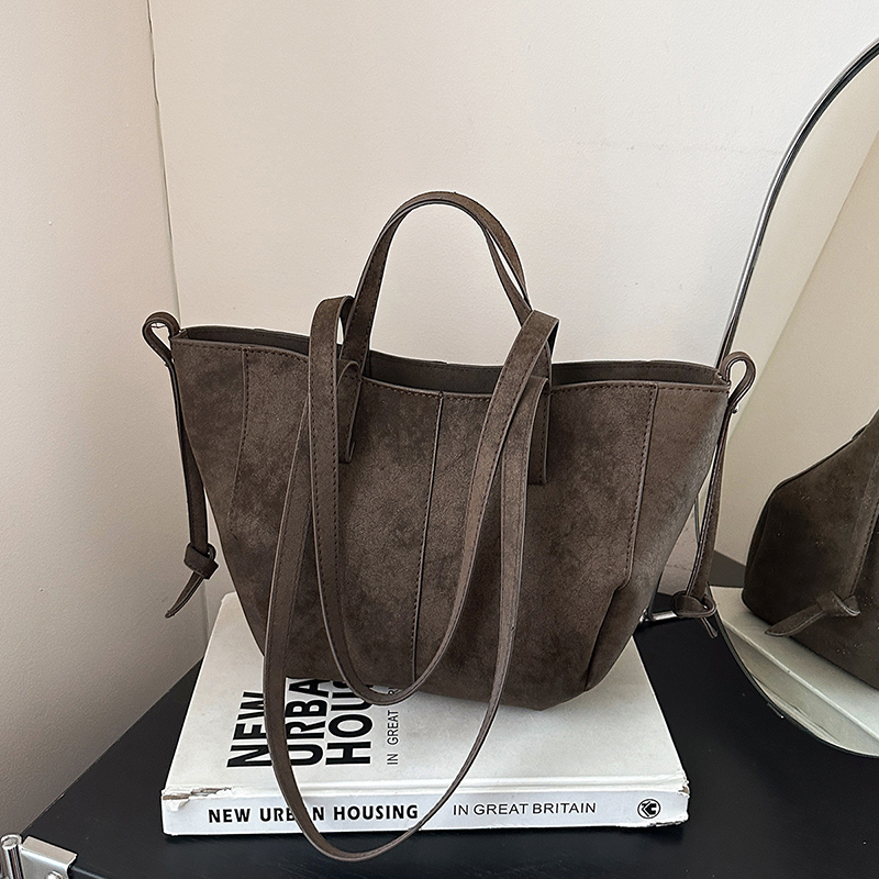 Women Bags In Sale - กระเป๋าถือสะพายไหล่แบบมีหูเกี่ยว หนัง PU แข็งแรง หรูหราเบาๆ สไตล์นิช