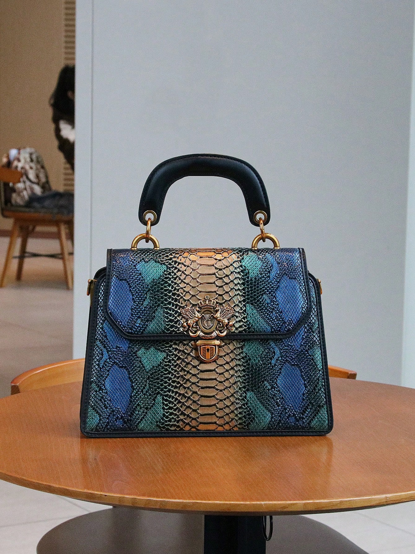 กระเป๋าถือผู้หญิงสไตล์เรโทรใหม - Women Bags Trend 2025 บทวิจารณ์และราคา