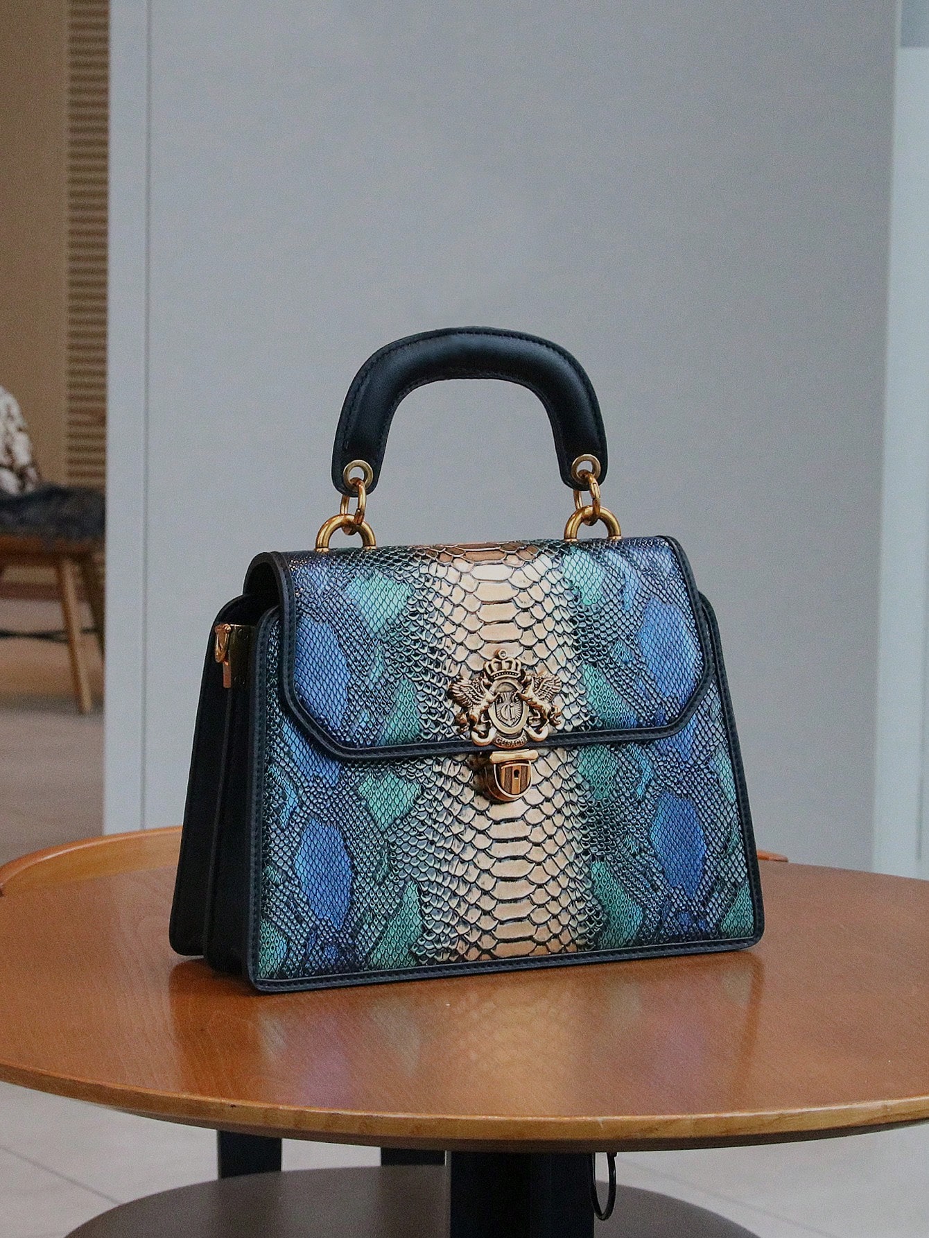 กระเป๋าถือผู้หญิงสไตล์เรโทรใหม - Women Bags Trend 2025 บทวิจารณ์และราคา