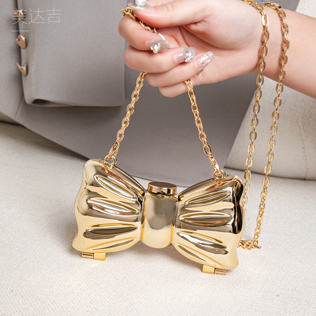 กระเป๋าคลัทช์ทรงโบว์โลหะสีทองเ - Clutch Bag Evening บทวิจารณ์และราคา