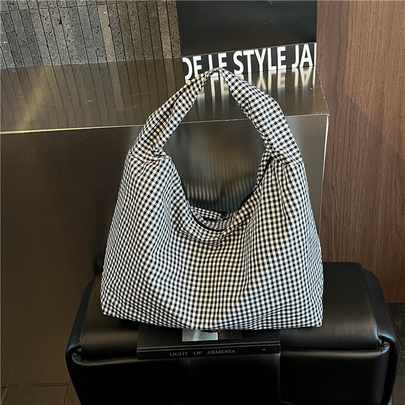 กระเป๋าถือสะพายไหล่ลายสก็อตพาส - Hobo Bag Slouchy บทวิจารณ์และราคา