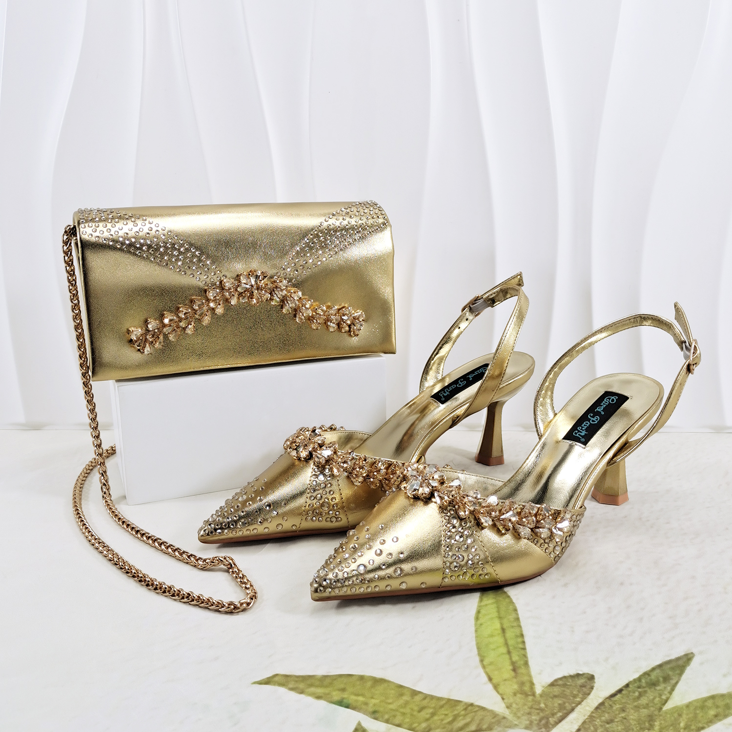 รองเท้าส้นสูงแบบสวม QueenaYan  - Women Bags Office บทวิจารณ์และราคา