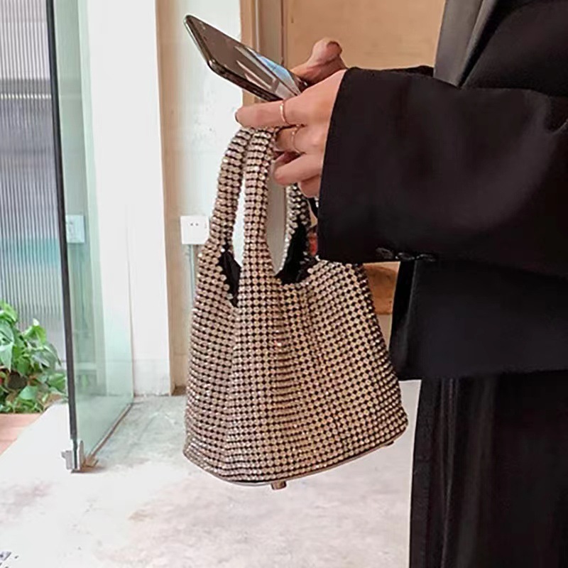 แฟชั่นเพชรประดับถังน้ํารูปร่าง - Women Bags Wholesale บทวิจารณ์และราคา