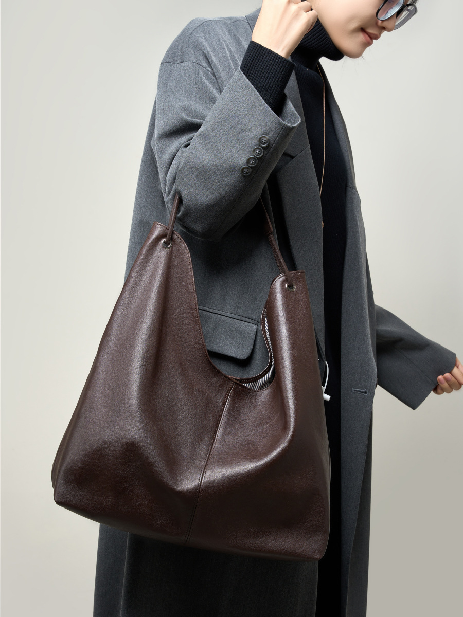 กระเป๋าถือหนังแท้สุดหรูทรงโฮโบ - Hobo Bag Slouchy บทวิจารณ์และราคา