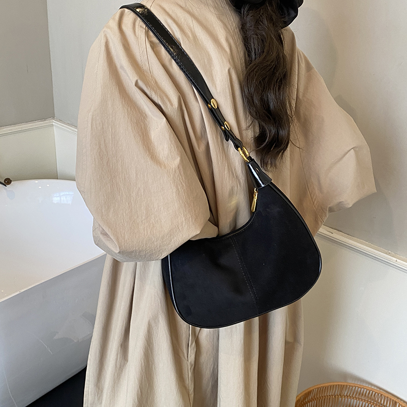 กระเป๋าสะพายไหล่หนังกลับผู้หญิ - Women Bags Trend 2025 บทวิจารณ์และราคา