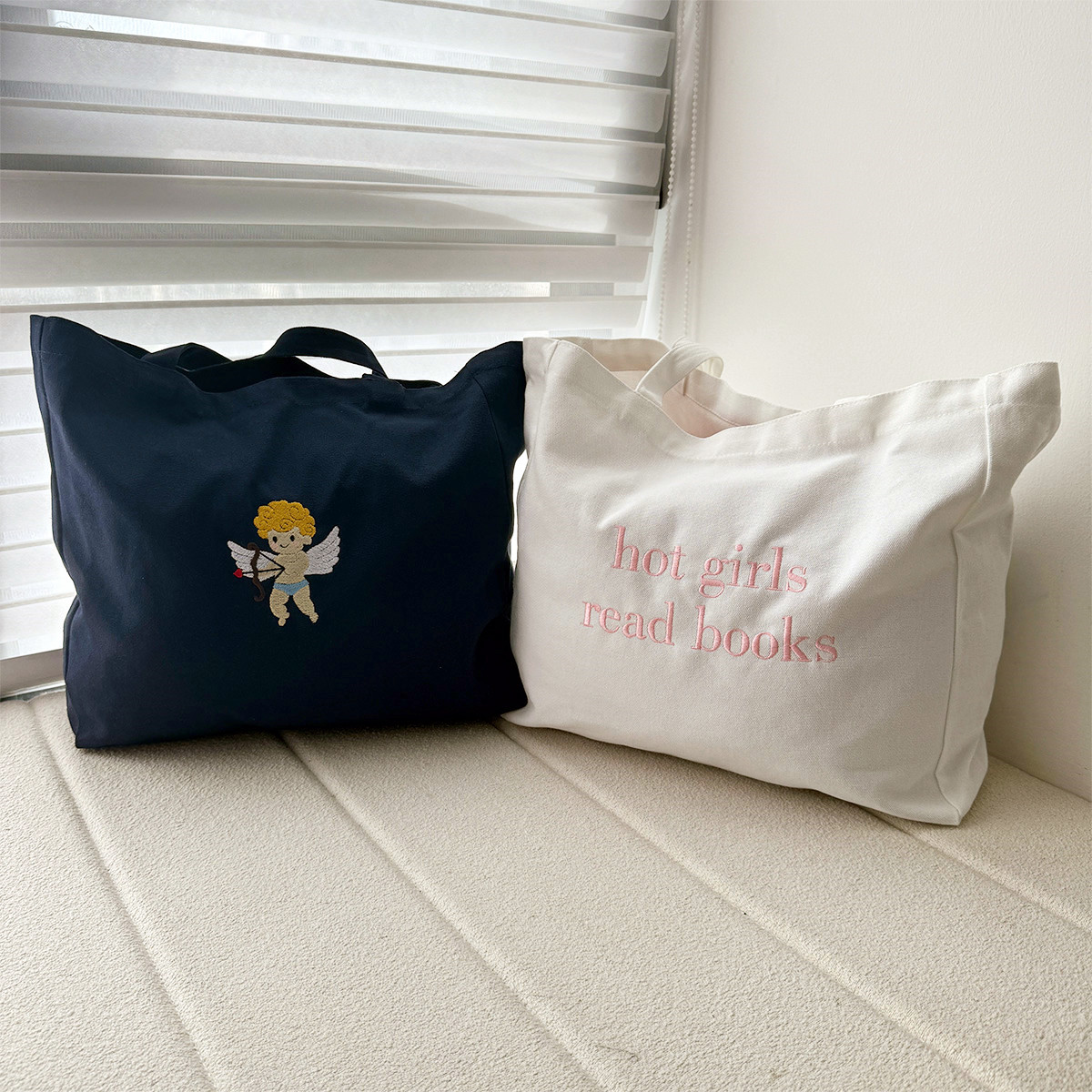 สาวร้อนอ่านหนังสือตัวอักษรปักพ - Women Bags Ck บทวิจารณ์และราคา