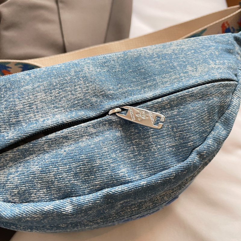 กระเป๋าคาดอกสีน้ำเงินเดนิมสำหร - Women Bags Trend 2025 บทวิจารณ์และราคา